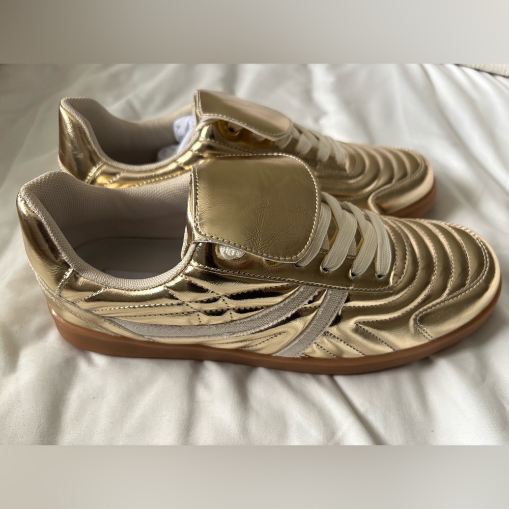 Steve Madden Madrid Sneaker - GOLD Women’s Size 9.5 NEVER BEEN WORN